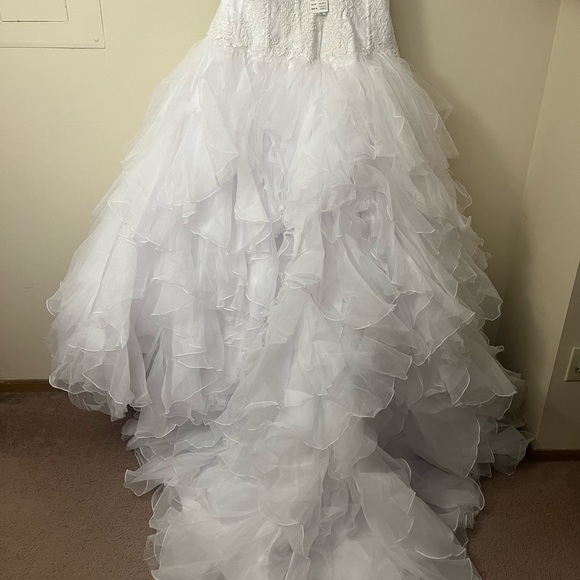 Wedding dress - Picture 9 of 12